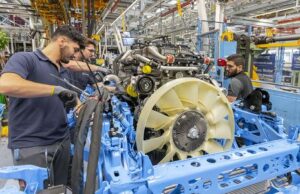 Angajații Daimler Trucks au primit 7000 de euro bonus