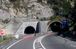 Tunelul Fréjus deschide al doilea traseu în timp ce tunelul Mont Blanc se închide