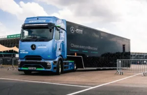 Chiar și mașinile de Formula 1 sunt transportate cu camioane electrice